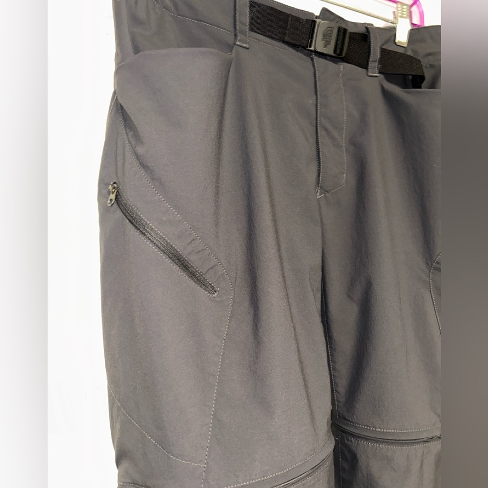 The North Face Convertible Pants Waist Sz 32 - Inseam approx. 32.5” NNC - Picture 5 of 8